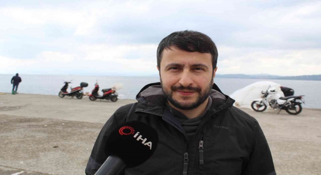 Kedinin kovadaki balığı yakalama çabası kamerada