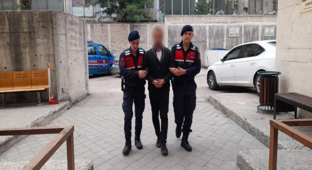 Kendini binbaşı olarak tanıtıp plaket yaptırma bahanesiyle para istedi