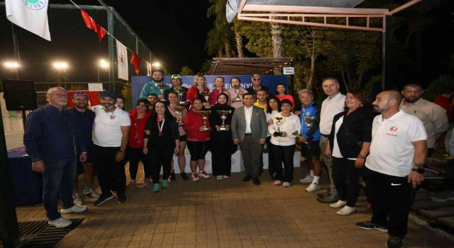 Kepezde Cumhuriyet Kupası Tenis Turnuvası düzenlendi