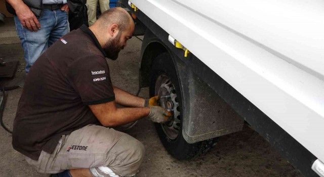 Kış gelmeden ‘kışlık lastik mesaisi başladı