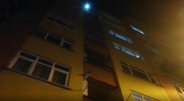 Kızını camdan attığı iddia edilen kadına cezai sorumluluğu tam raporu verildi