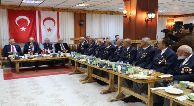 KKTC Cumhurbaşkanı Tatar, Erzincanda Kıbrıs gazileriyle buluştu