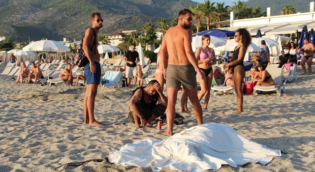Kleopatra Plajı’nda sahibiyle denize giren eşek boğuldu