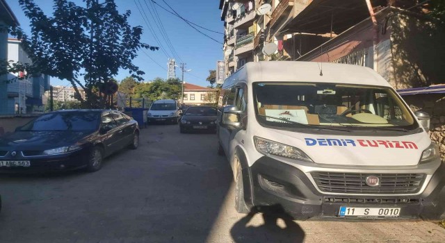 Koca sokağı hatalı park ederek kapatan sürücü cezadan kaçamadı