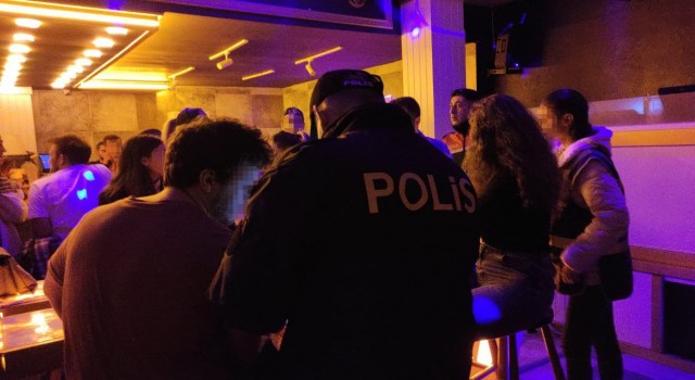 Kocaelinde eğlence mekanlarına şok baskın: 800 kişi sorgulandı