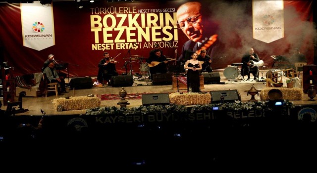 Kocasinanda Neşet Ertaşı Anma Gecesi, hem hüzünlendirdi hem de coşturdu