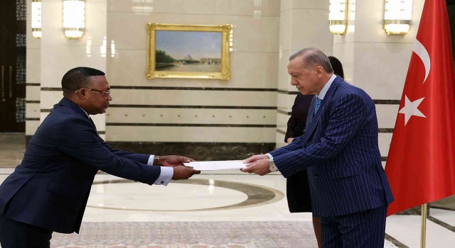 Kongo Cumhuriyetinın Ankara Büyükelçisi Ondele, Cumhurbaşkanı Erdoğana güven mektubu sundu