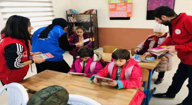 Konserde toplandı, öğrenciler ile buluşuyor