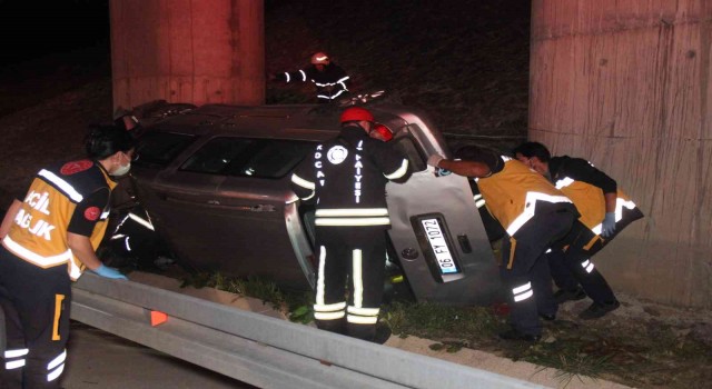 Kontolden çıkan araç viyadük ayağına çarptı: 1 ölü, 1 yaralı