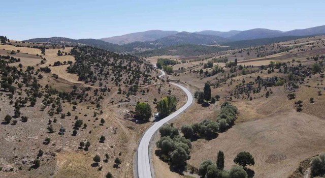 Konya Büyükşehir Kadınhanına 51,6 kilometre mahalle yolu daha kazandırdı