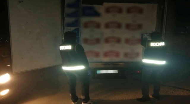 Konyada durdurulan kamyondan 3 milyon 350 bin adet kaçak makaron çıktı