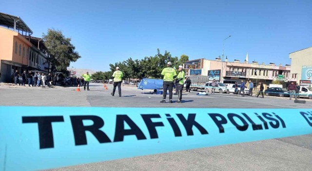 Konyada motosiklet tır ile çarpıştı: 2 ölü