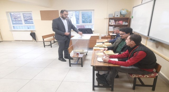 Köy halkı mahalle olmak için referanduma gitti