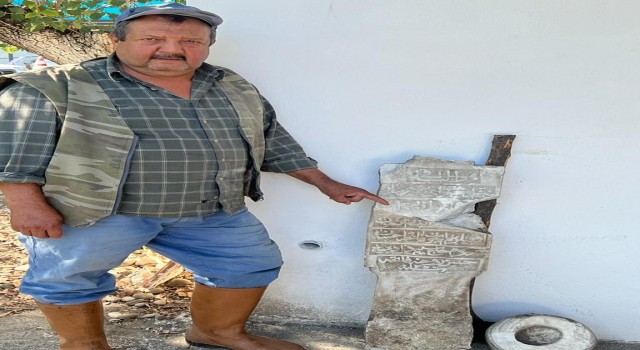 Köyceğizde çöplüğe atılmış 200 yıllık mezar taşı bulundu