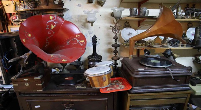 Köyleri dolaşıp eşya topladı, müzelere 6 bin eser kazandırdı