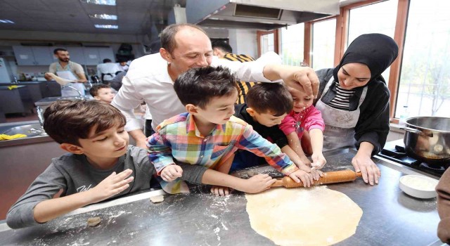 Kreş öğrencileri makarna yaptı