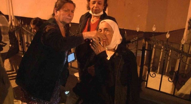 Küçükçekmecede 14 katlı binada çıkan yangın büyük paniğe neden oldu