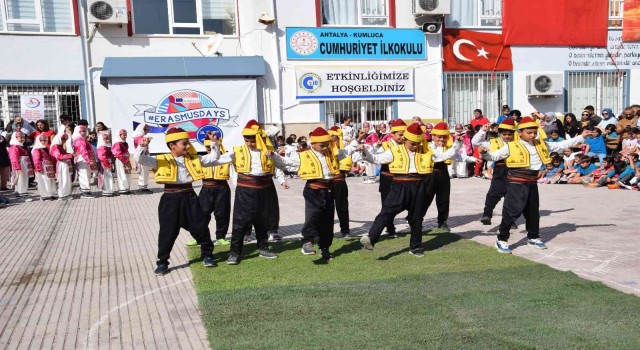 Kumlucada Oynamayan Kalmasın etkinliği renkli görüntüler oluşturdu