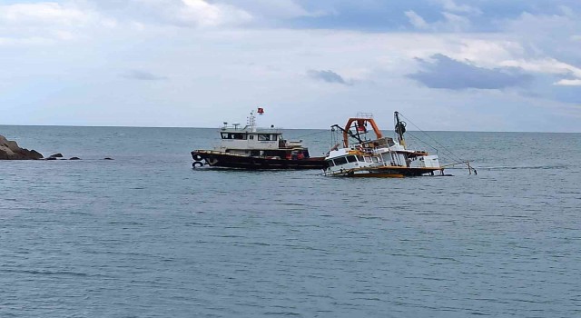 Kurtarılmak isterken batan tekne 2 gündür kurtarılmayı bekliyor