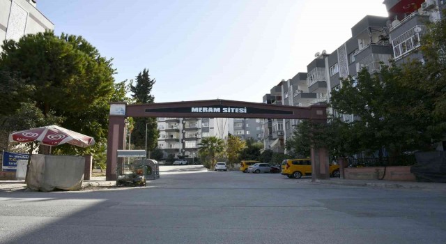 Kuşadası Belediyesi, yolları yenilemeye devam ediyor