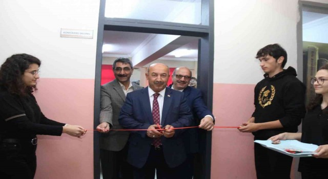 Kütahya Atatürk Anadolu Lisesinin Konferans Salonu yenilendi