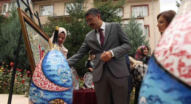 Kütahya Çinisinde Büyük Zaferin 100. Yılı Sergisi açıldı
