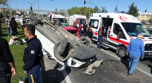 Kütahyada 5 aracın karıştığı zincirleme trafik kazası: 1 yaralı
