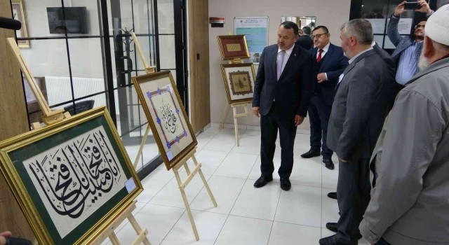 Kütahyada görev yapan hattat iki din görevlisi eserlerini sergiledi