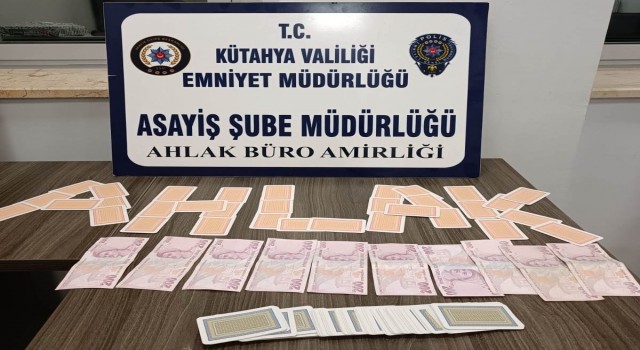 Kütahyada kumar oynayan 6 kişiye 9 bin 95 TL para cezası