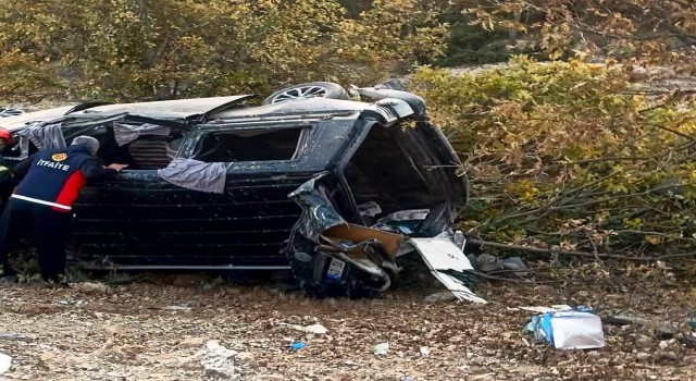 Kütahyada trafik kazası: 2 ölü, 3 yaralı