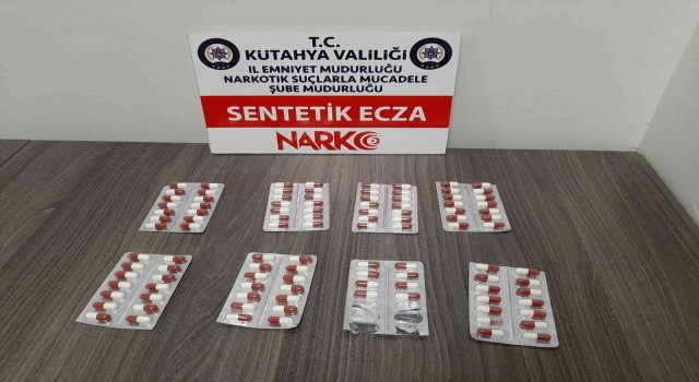 Kütahyada uygulama noktasında durdurulan araçta uyuşturucu ele geçirildi