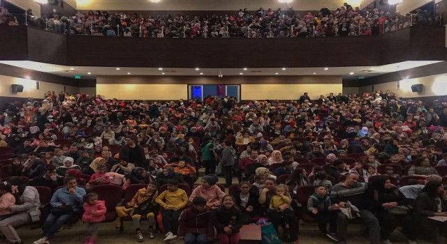 Kütahyalı çocuklar Şirinler ile eğlendi
