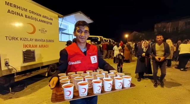 Kutsal topraklara giden umrecilere, Türk Kızılaydan şerbet ikramı