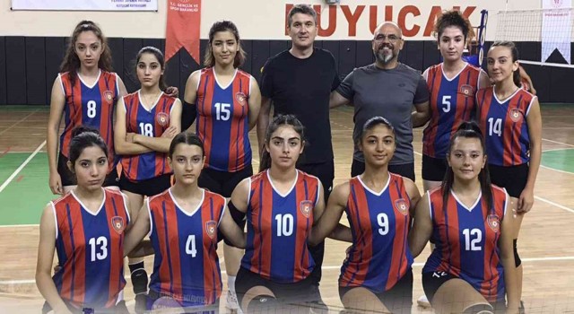 Kuyucaklı sporcular ilk resmi maçından galibiyetle döndü