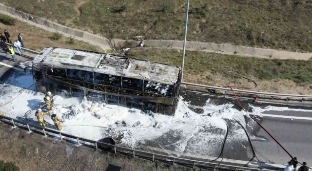 Kuzey Marmara Otoyolunda yanan yolcu otobüsü alev topuna döndü