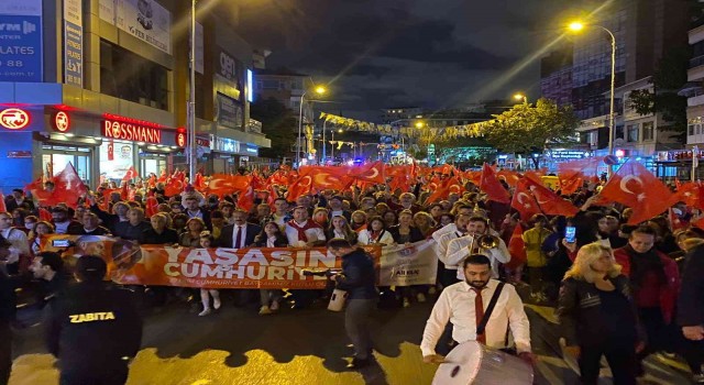 Maltepede Cumhuriyet coşkusu Göksel konseriyle yaşandı
