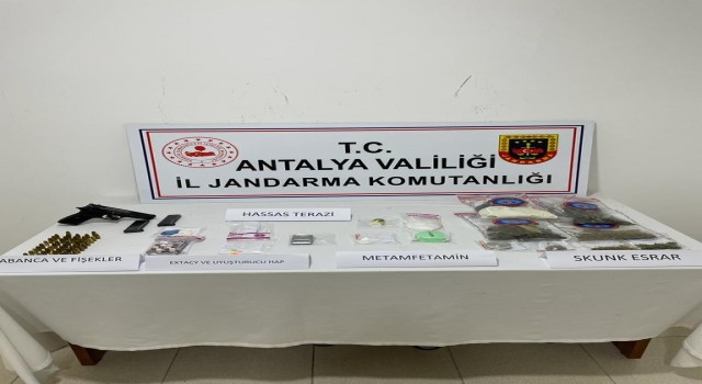 Manavgatta uyuşturucu ticaretine jandarma engeli: 1 gözaltı