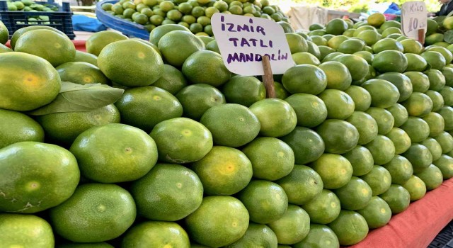 Mandalina tezgaha düştü, vatandaş ilgi gösterdi