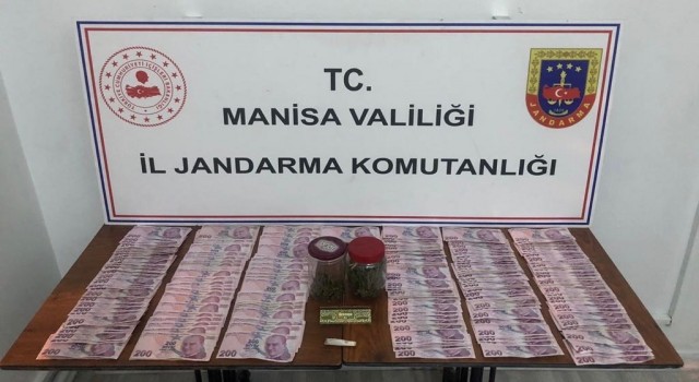Manisada 3 ayrı adrese uyuşturucu baskını: 4 gözaltı