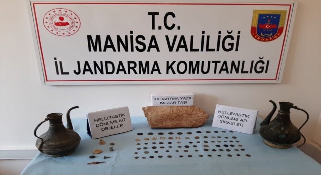 Manisada bir evde tarihi eserler ele geçirildi