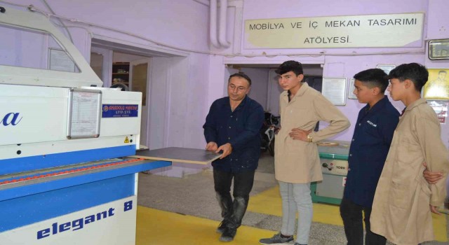 Manisada fabrika gibi okul