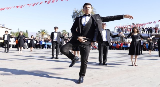 Manisanın ilçelerinde Cumhuriyet Bayramı coşkusu