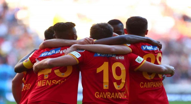 Mario Gavranovic 3. golünü attı