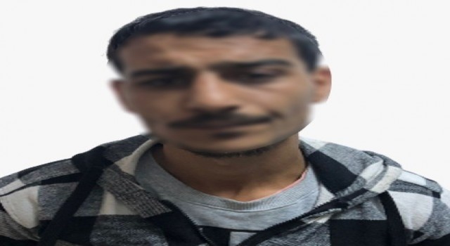 Marketten hırsızlık yaptı, yakalanacağını anlayınca çalışanı bıçakladı