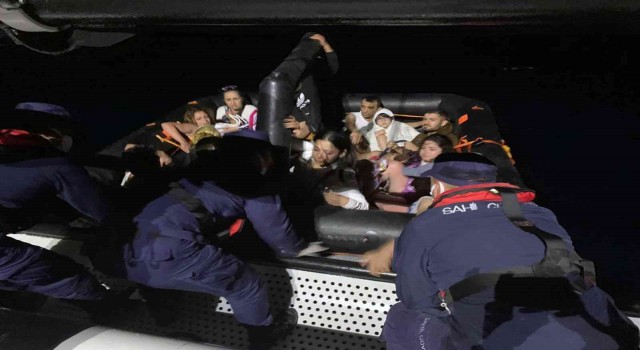 Marmariste 13 düzensiz göçmen kurtarıldı