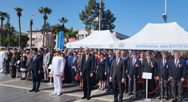 Marmariste Cumhuriyet Bayramı dolayısıyla Atatürk büstüne çelenk sunuldu