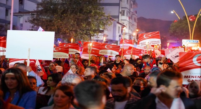 Menemende görkemli cumhuriyet coşkusu