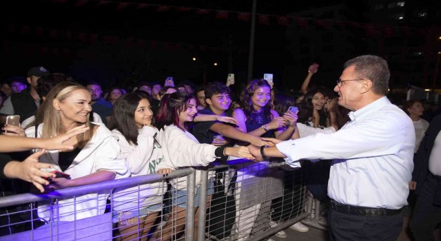 Mersin Gençlik Festivali Duman Konseri ile sona erdi