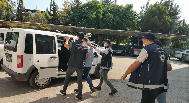 Mersinde göçmen kaçakçılığı operasyonu
