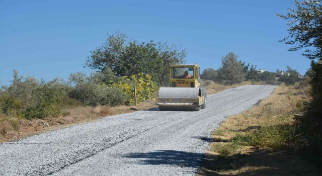 Mersinde yol çalışması sürüyor